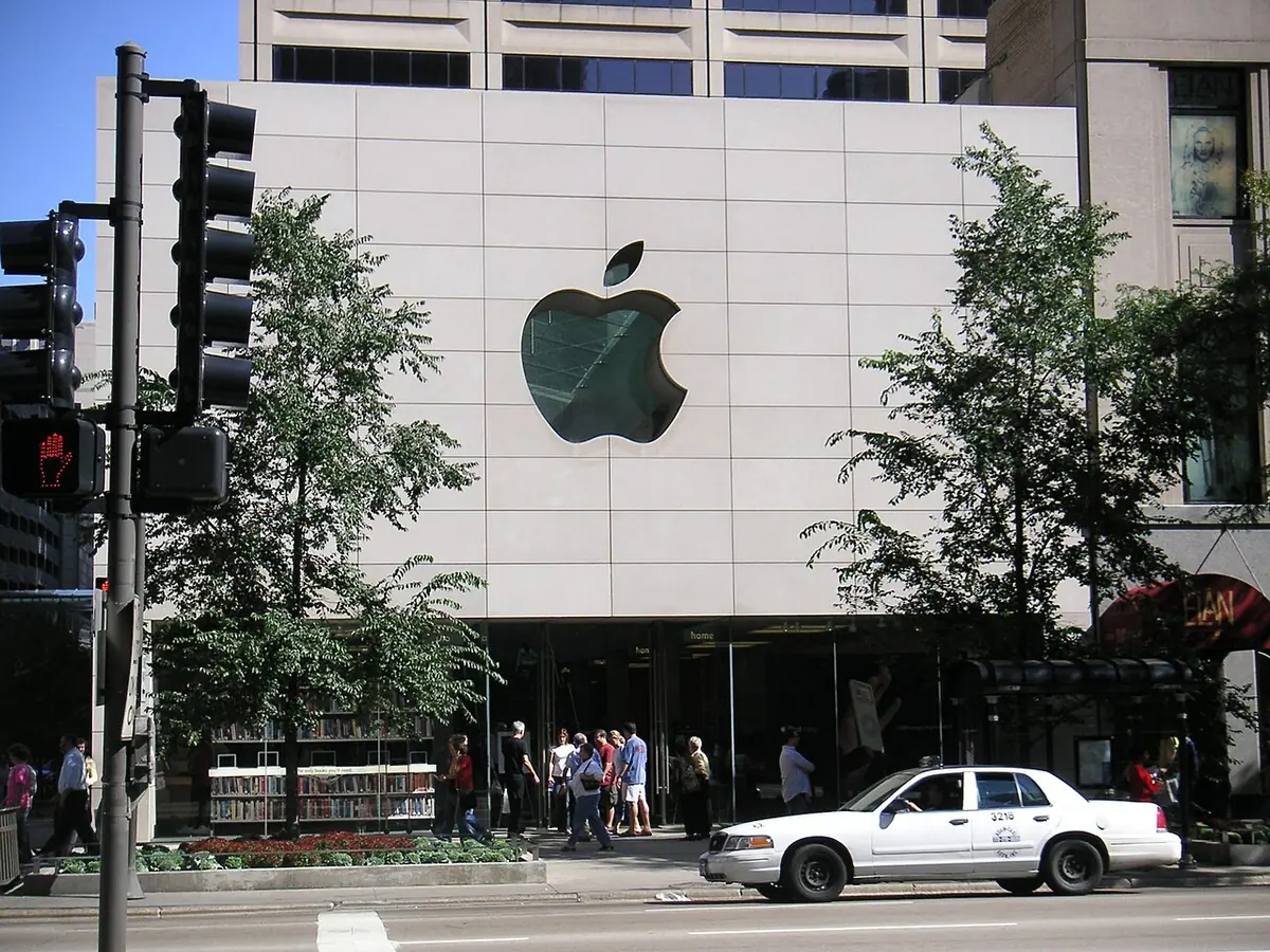 Apple store in Chicago. Image: Dweider.