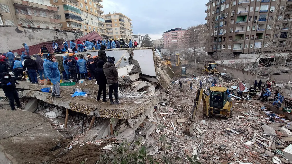 Collapsed buildings in Diyarbakır, Turkey on Monday. Image: VOA.