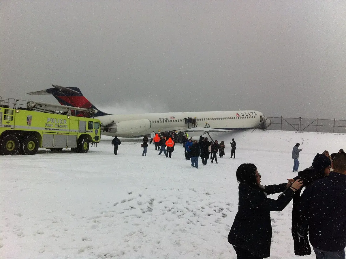 An emergency vehicle tends to the jet as passengers disembark.Image: Leonard J. DeFrancisci.