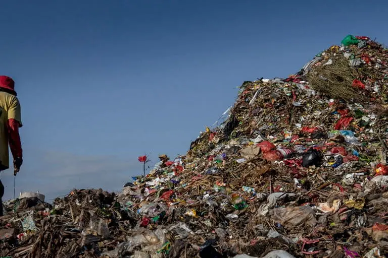 Waste pickers look for recyclable plastics at a landfill in Bali, Indonesia. Image by Jonas Gratzer for Mongabay.