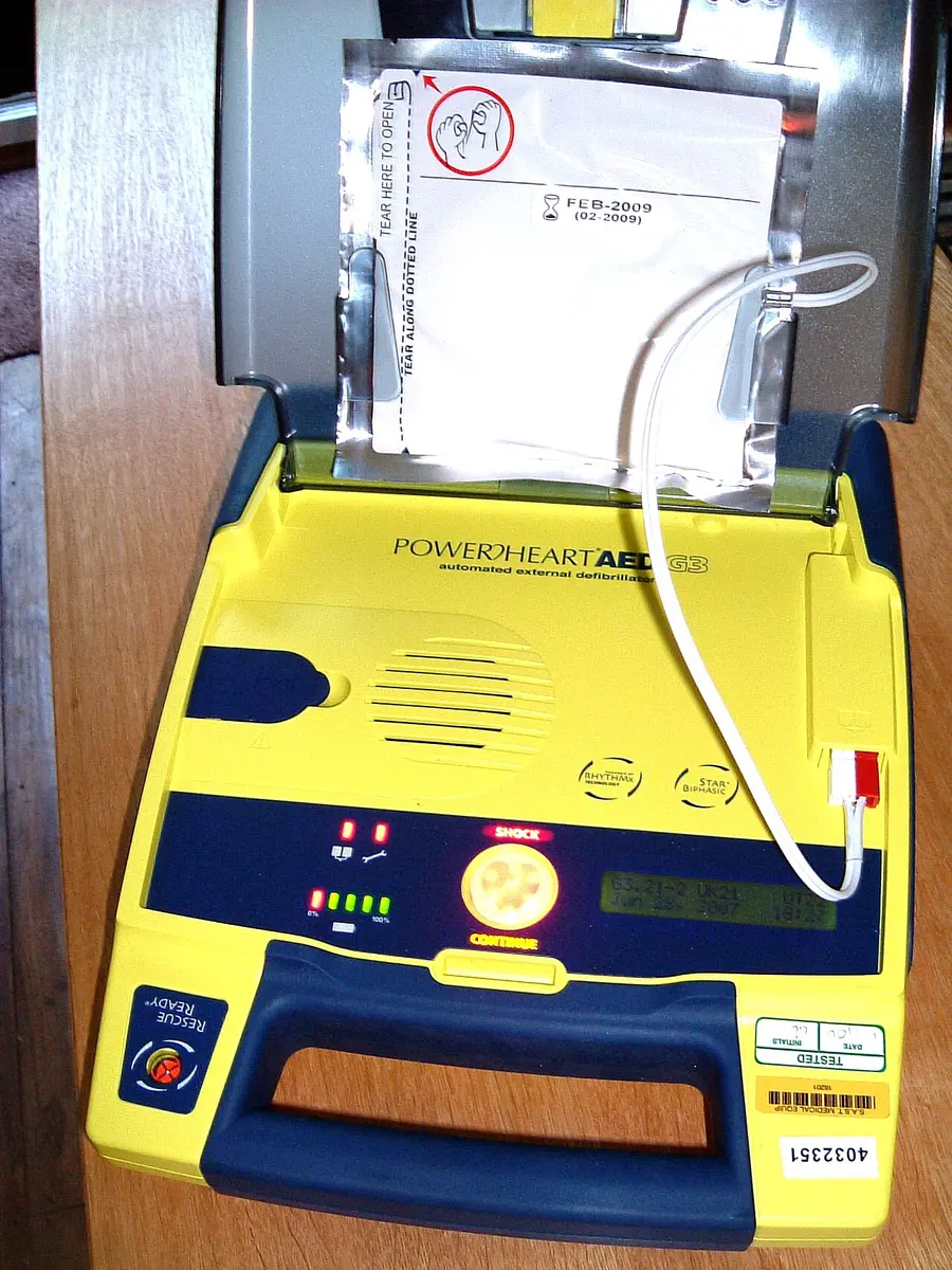 Automated external defibrillator (AED)