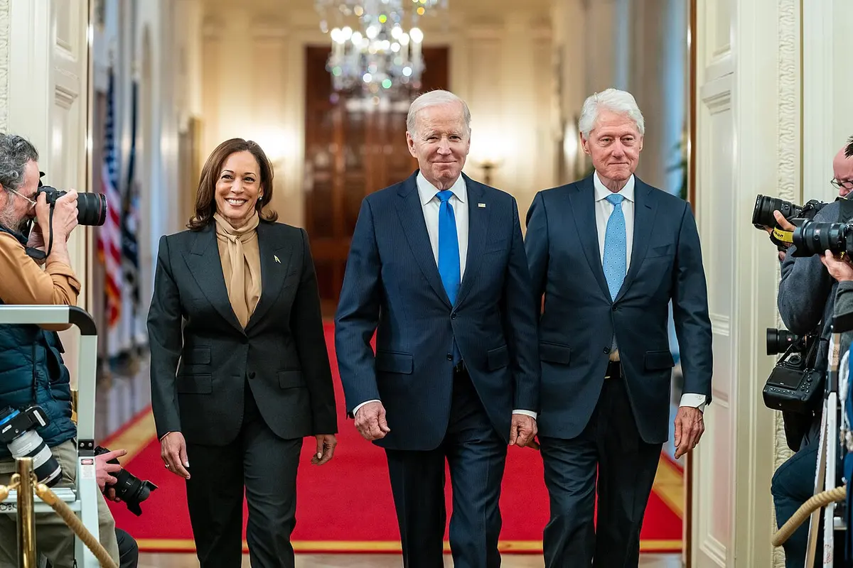 Harris (l), Biden (c), and former President Bill Clinton (r) at the White House on February 2. Image: Cameron Smith.