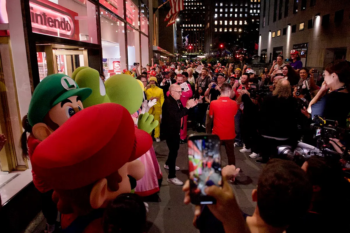 Nintendo of America CEO Doug Bowser and Mario mascots count down to midnight Image: Wikimedia Commons/SWinxy.