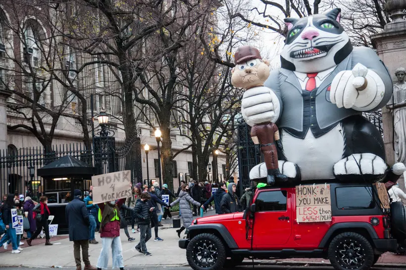 Graduate student workers picket outside the entrance to Columbia University, on December 8, 2021. | Maxwell Parrott