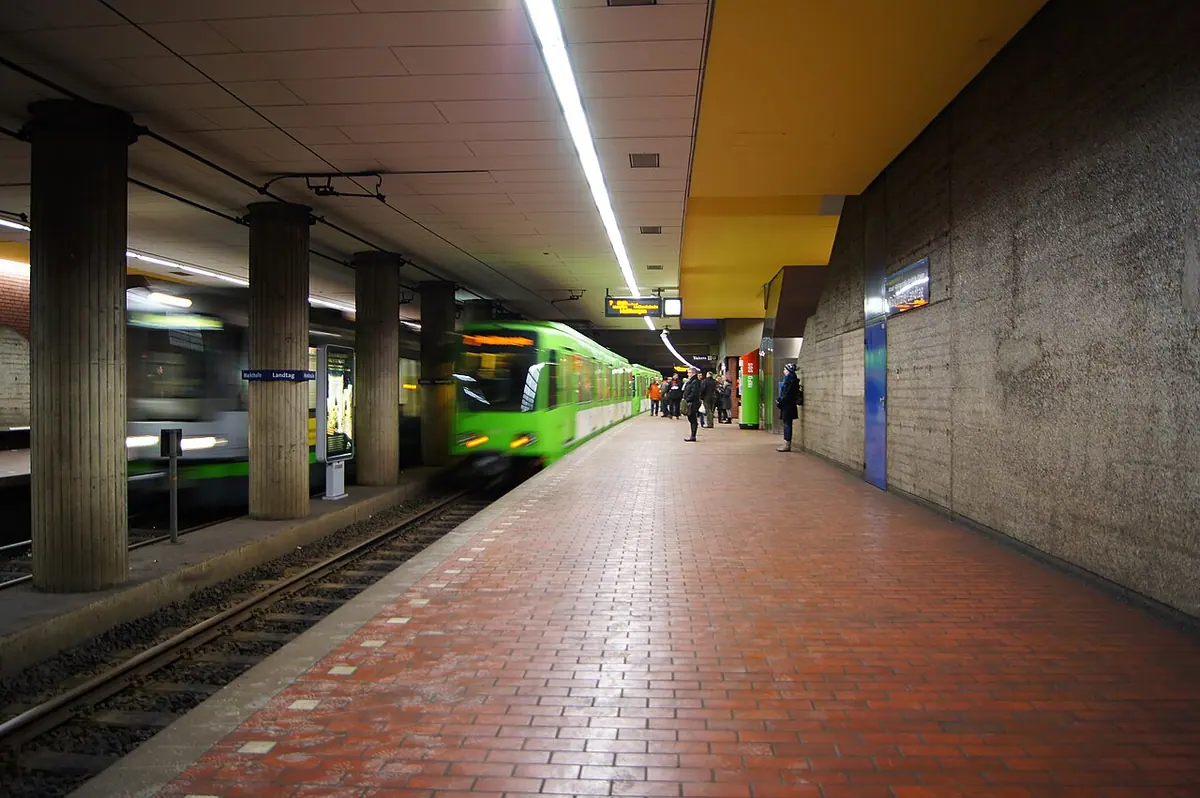 File photo of a train station in Hannover.Image: Bobanaut (Panoramio).