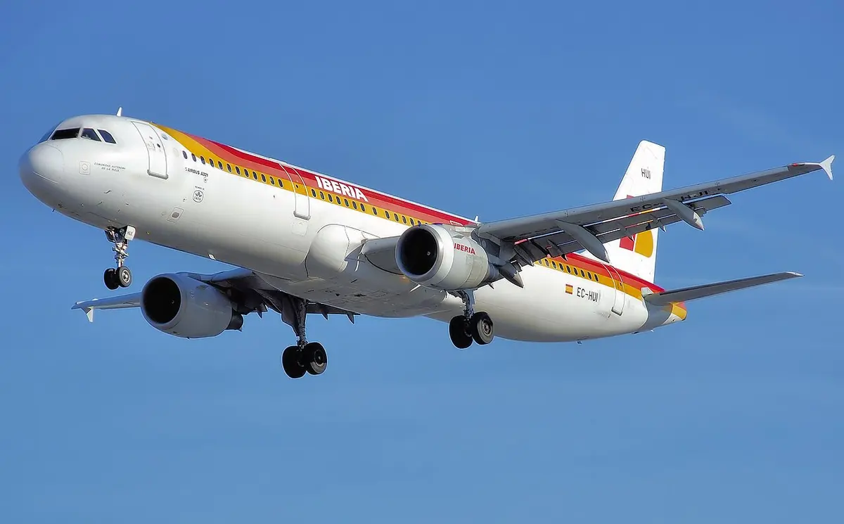 An Iberia Airbus A321-200 Image: Adrian Pingstone.