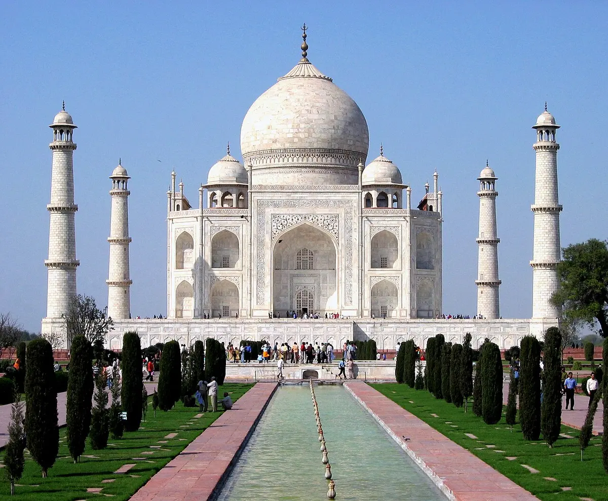 The Taj Mahal has not accepted American dollars since November 2007.Image: Dhirad.