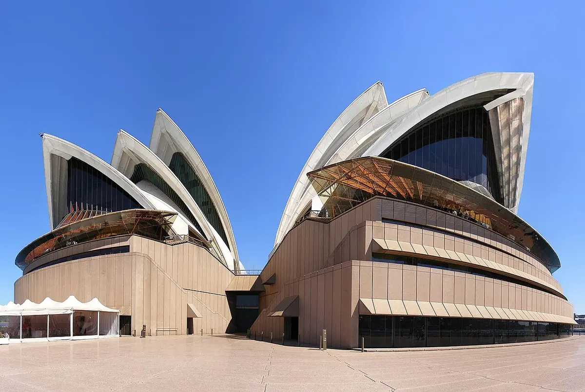 Frontal view of the Sydney Opera House Image: Adam.J.W.C.