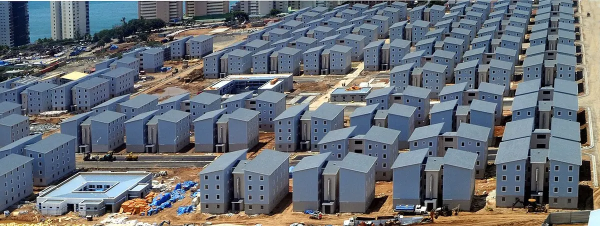 File photo of government-built houses in La Guaira, Venezuela. Image: Wilfredor.