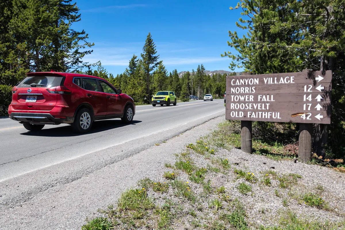 Canyon Junction northbound sign NPS/Jacob W. Frank
