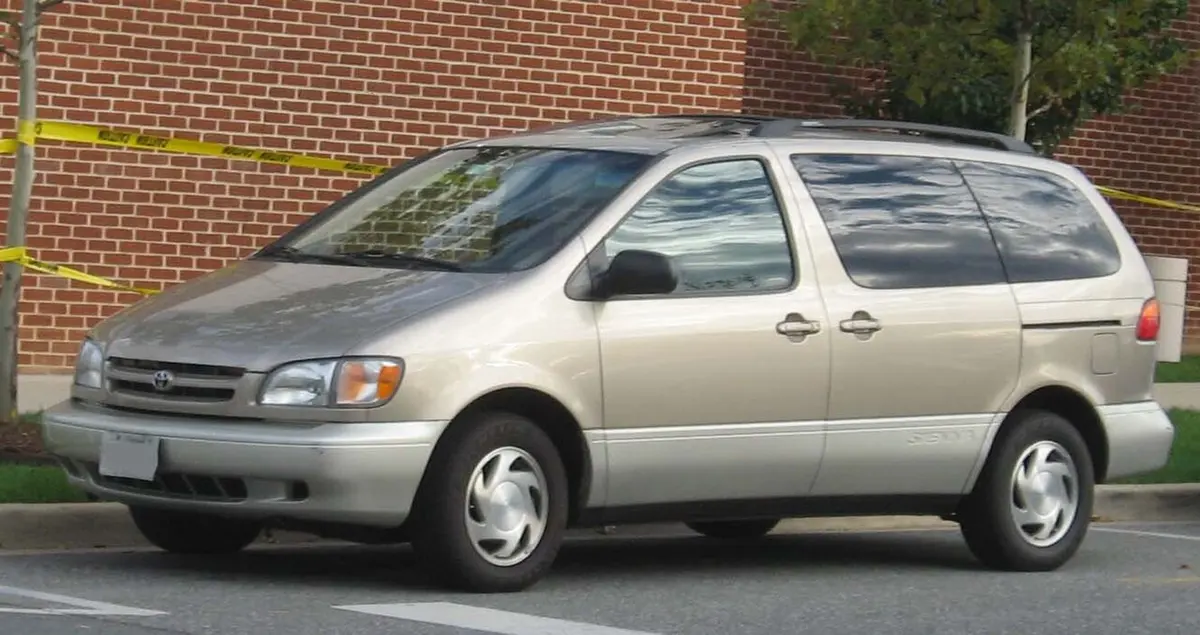 First generation Sienna.Image: User:IFCAR.