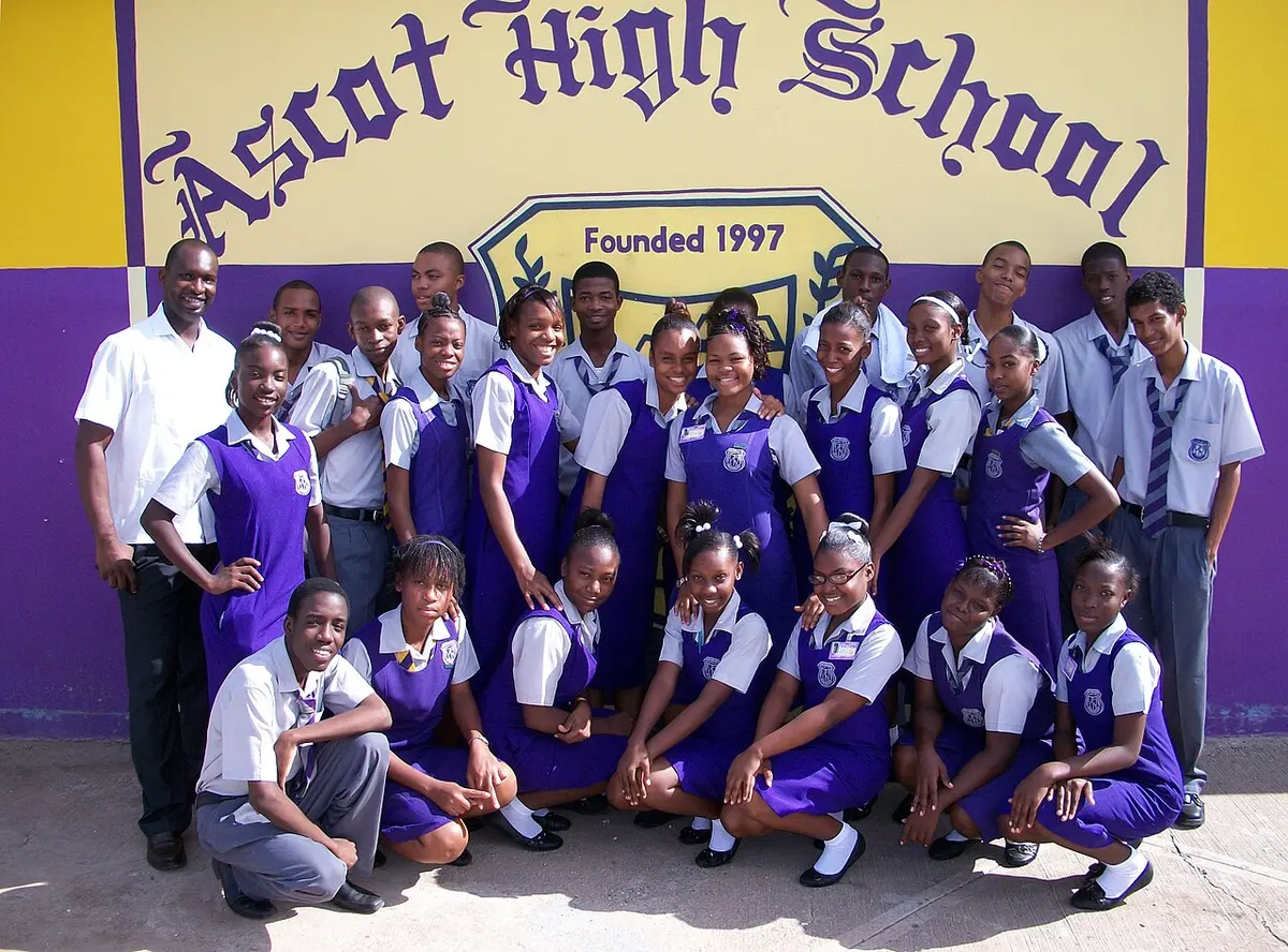 A group of students and their teacher at Ascot High School in Jamaica Image: Raw9345.