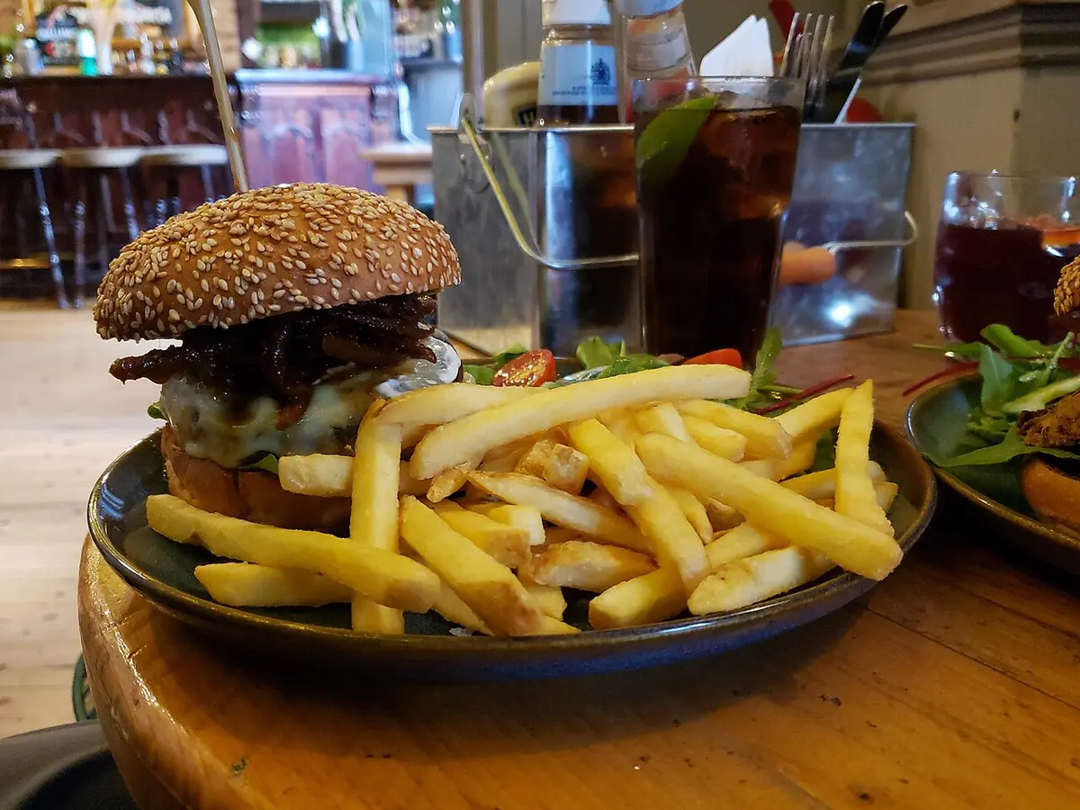File photograph: a vegan burger at The Prince George pub in England, 6 December 2023. Andy Li / CC0.