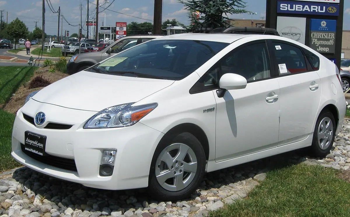 The hybrid 2010 Toyota PriusImage: Ifcar.