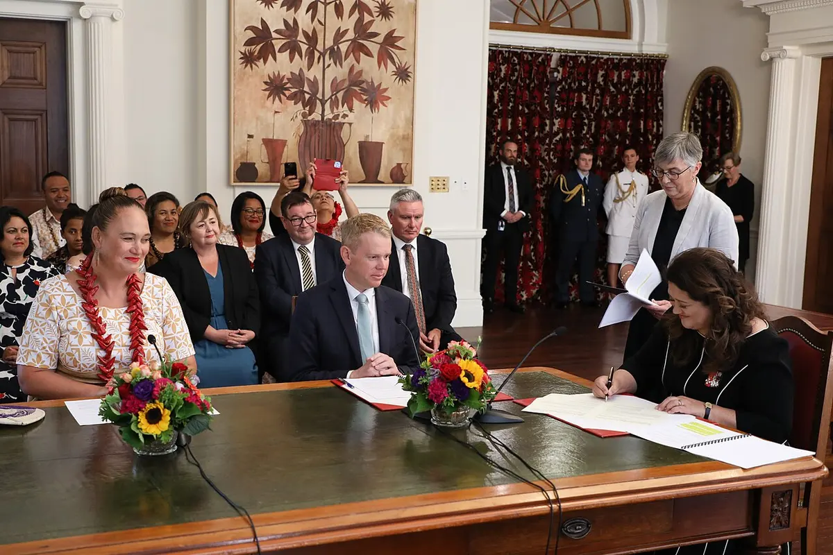 Hipkins (front, center) being sworn-in on January 25, 2023. Image: Office of the Governor-General of New Zealand.
