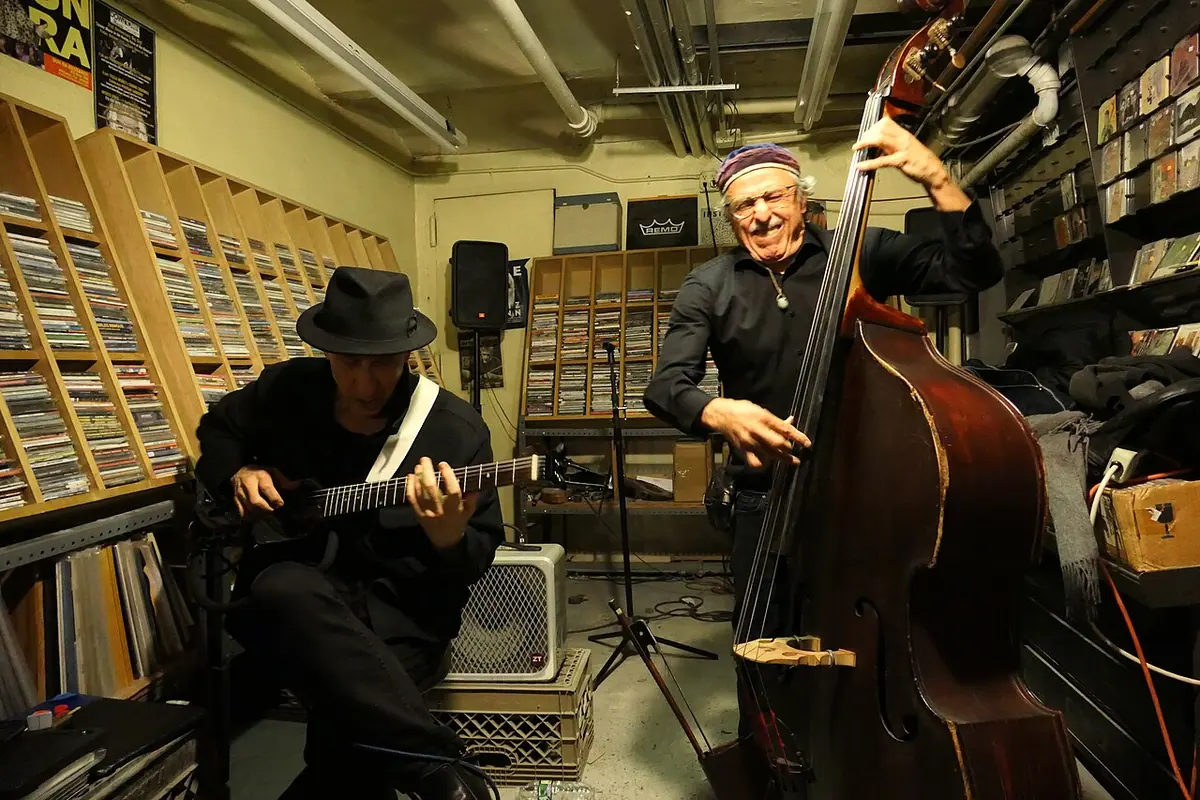 Sharp and Fonda mid-performanceImage: Alex Lozupone (Wikimedia Commons).
