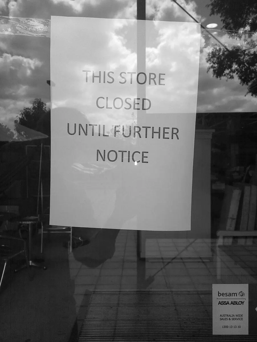 Store closed notice. Image: Gryllida.