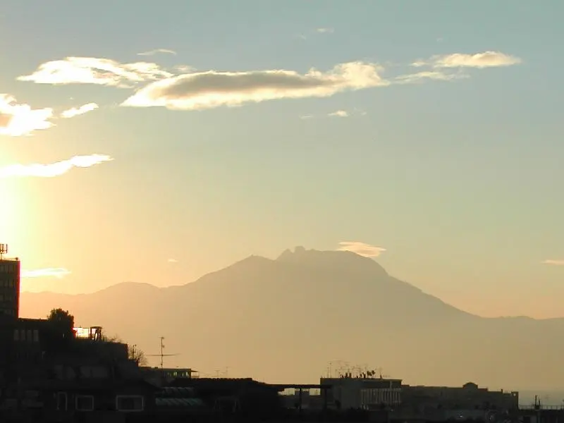 Napoli, Monte Faito all'alba by Lalupa Image: User:Lalupa.