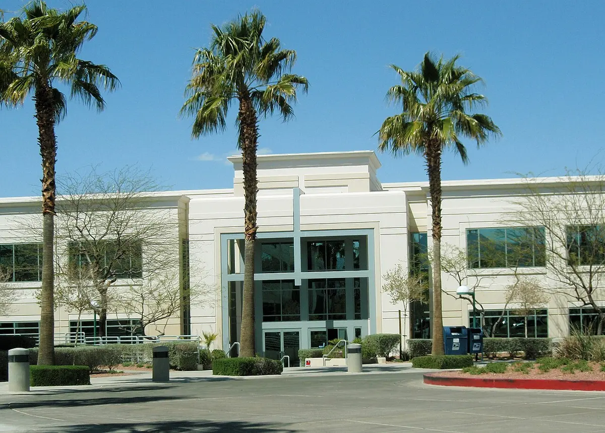 Zappos's corporate headquarters in Henderson, Nevada Image: Coolcasear.