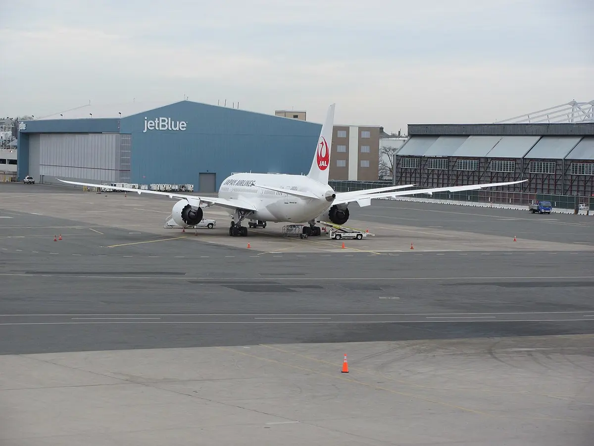 A Japan Airlines Boeing 787 Dreamliner sits idle on the tarmac at Boston's Logan International Airport following a electrical fire on board. Image: Patrick Mannion.