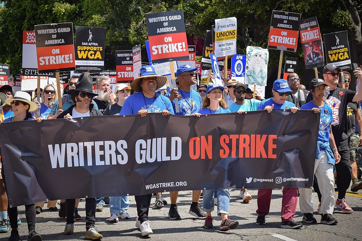 WGA and SAG-AFTRA strikers in June. Image: ufcw770.