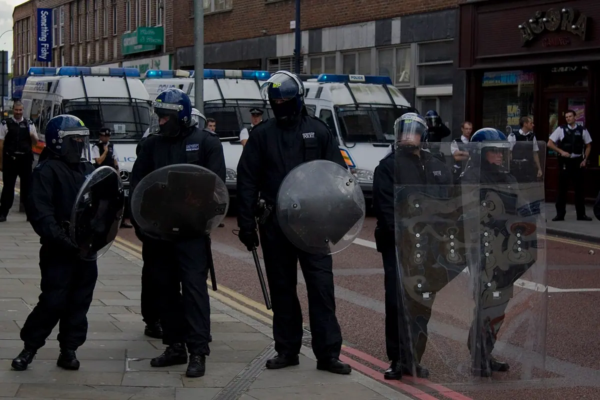 Metropolitan Police in Lewisham preparing for the riots. Image: Stuart Bannocks.