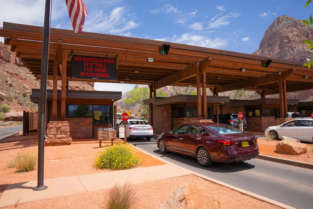 Holiday weekends bring traffic and crowds to parks across the U.S. NPS Photo / Wil Marischen