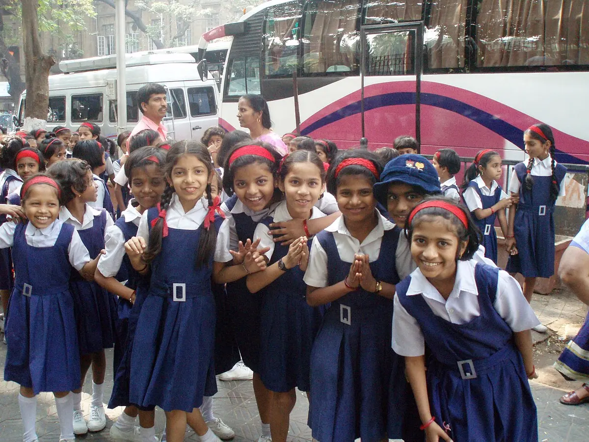 School girls from Mumbai Image: the opoponax.