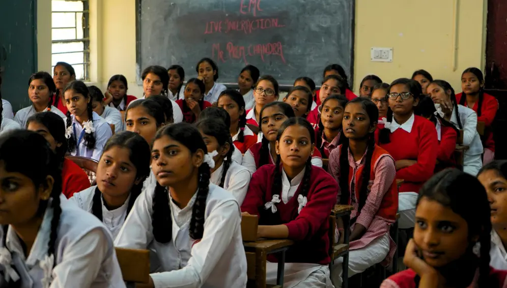 Schoolgirls in class in India Copyright: Yogendra Singh (CC BY-SA 2.0).
