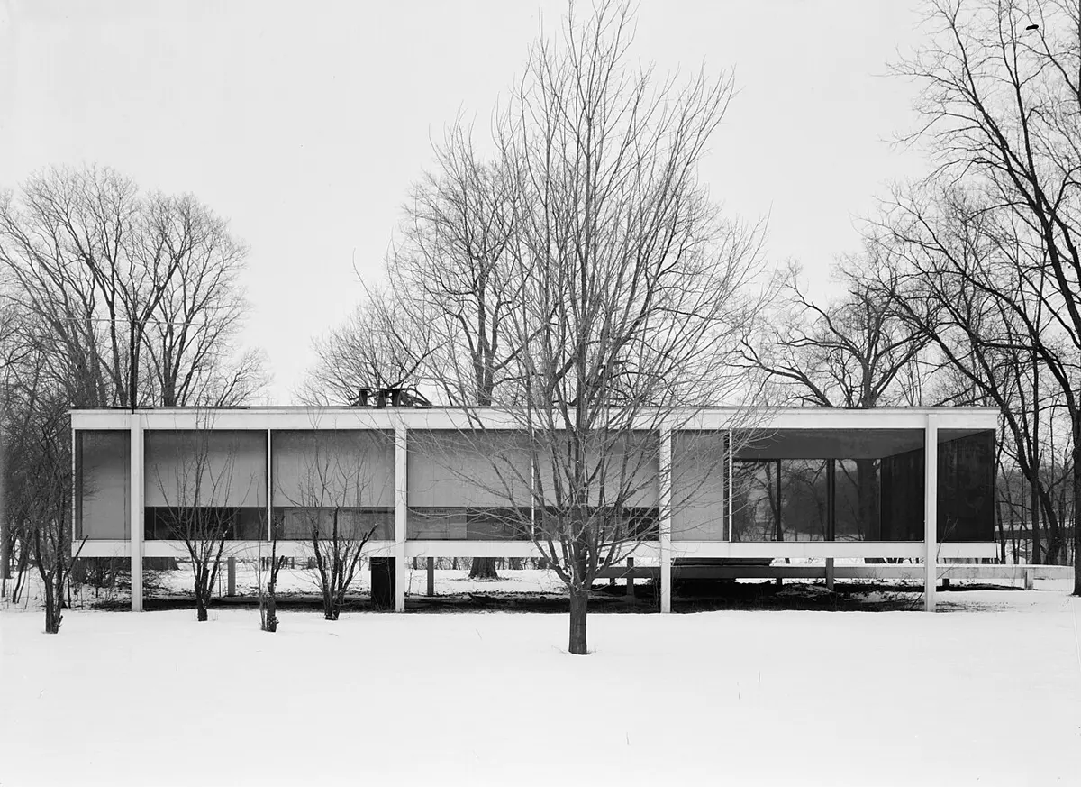 The Farnsworth House as it appeared in 1971.
