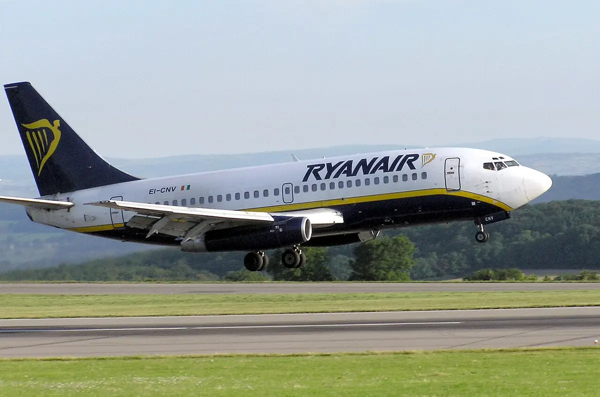 Ryanair Boeing 737-200 landing at Bristol International Airport.