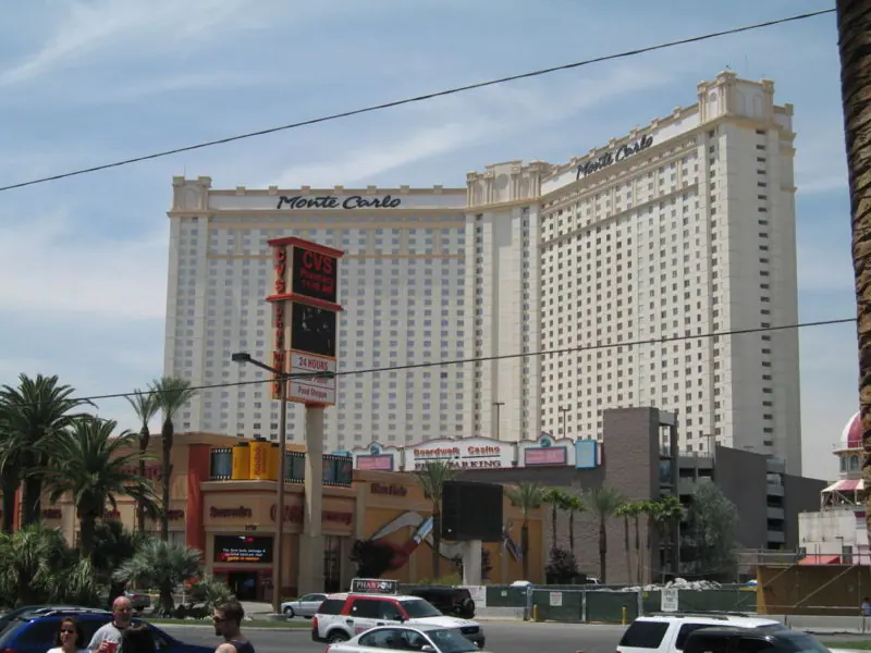 The hotel before the fire. Image: Mamy69.