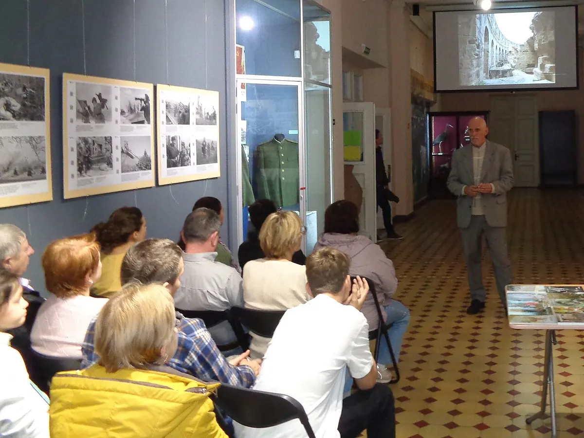 Live audience interaction during the photo exhibitionImage: Виктор Пинчук.