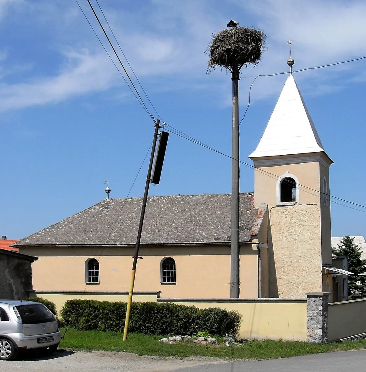Stork nest built near the local Lutheranian church Image: Rauenstein.