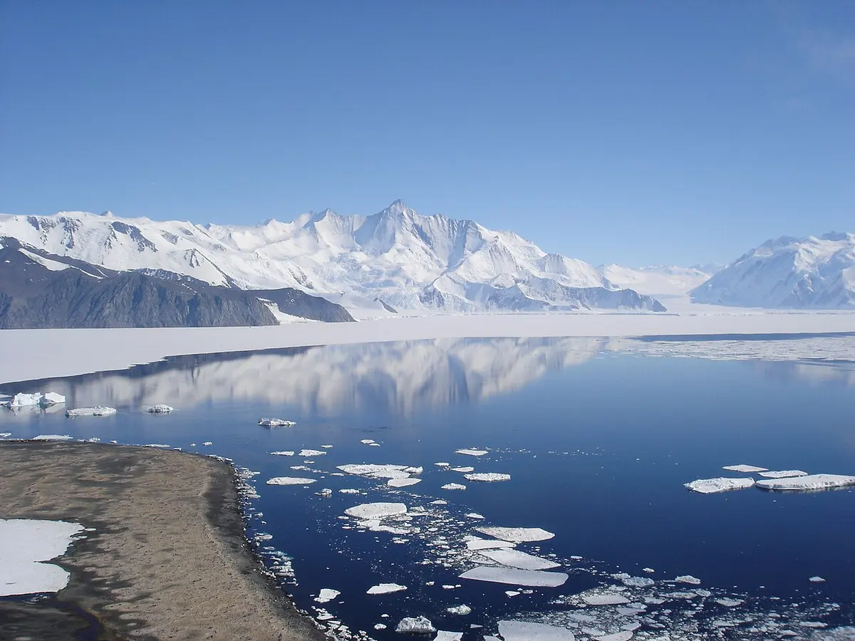 File photo of the Antarctic, 2006. Image: Andrew Mandemaker.