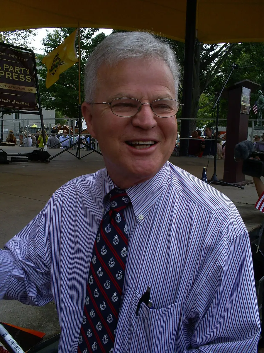 Buddy Roemer at a Tea Party event in New Hampshire.Image: thebudman623.