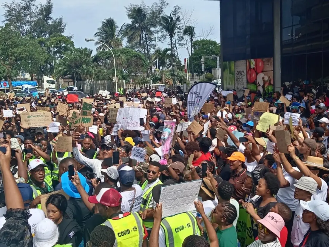 Crowds gather outside the KZN education department’s office in Durban. They are demanding that their own education officials put measures in place to better deal with sexual assault cases involving learners. Photo: Tsoanelo Sefoloko